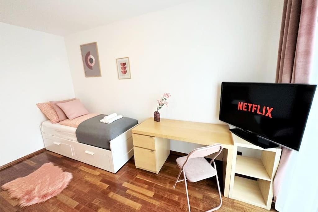 Exclusive Penthouse Near Citycenter 120M2 +Netflix Apartment Krasków Exterior foto